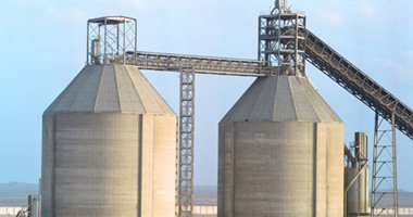 القضاء الإدارى يقرر قبول استشكال عمال “أسمنت بنى سويف” وعودتهم للعمل