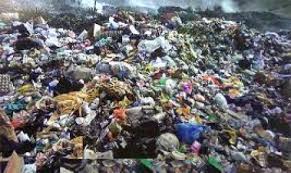 القمامة بقرية شبراريس في شبراخيت البحيرة