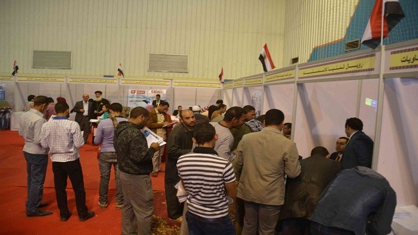 القوى العاملة: تعيين 5722 بالداخل و5219 فرصة عمل بالخارج