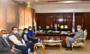 محافظ قنا يستقبل السفير الهولندي ومدير مكتب برنامج الغذاء العالمي