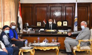 محافظ قنا يستقبل السفير الهولندي ومدير مكتب برنامج الغذاء العالمي