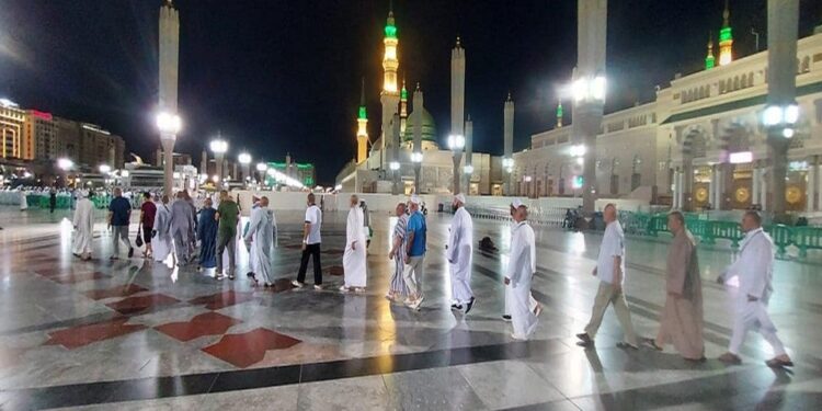 «التضامن » تتابع عمليات تفويج حجاج الجمعيات الأهلية إلى القاهرة والمدينة المنورة