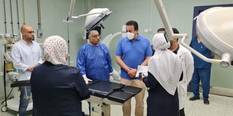 وجه بتوفير سكن ملائم للأطباء وصرف مستحقات المتعاقدين  وزير الصحة يتفقد مستشفى الضبعة ويطمئن على توافر الأدوية والمستلزمات الطبية 