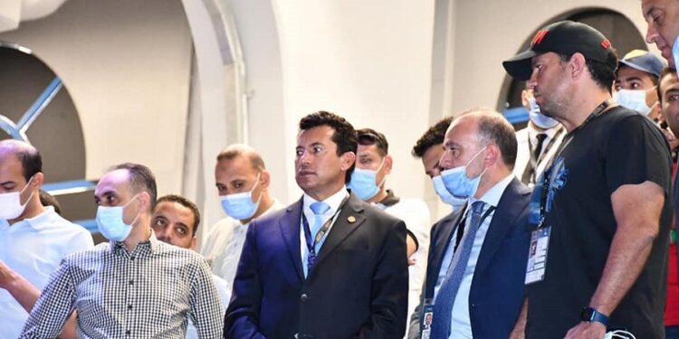 وزير الشباب والرياضة يطمئن علي الإجراءات التنظيمية لمنافسات بطولة العالم للسلاح 