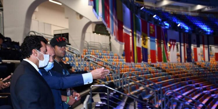 وزير الشباب والرياضة يطمئن علي الإجراءات التنظيمية لمنافسات بطولة العالم للسلاح 