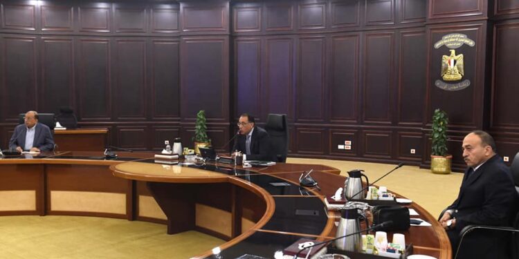 بلغت 10 قروش لكل 100 جنيه  رئيس الوزراء يكشف نسب زيادات السلع والخدمات بعد إرتفاع أسعار البنزين