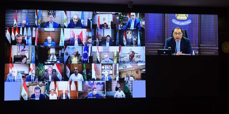 بلغت 10 قروش لكل 100 جنيه  رئيس الوزراء يكشف نسب زيادات السلع والخدمات بعد إرتفاع أسعار البنزين