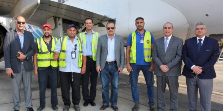 وزير الطيران يتابع حركة التشغيل بمطار القاهرة ويهنئ العاملين والمسافرين بعيد الأضحى 