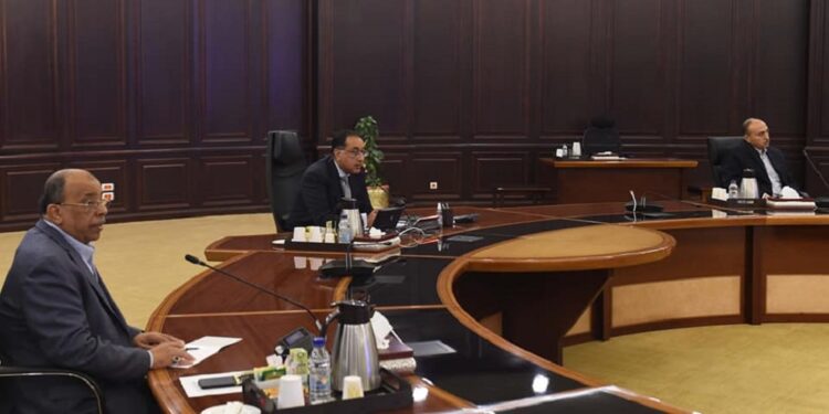 بلغت 10 قروش لكل 100 جنيه  رئيس الوزراء يكشف نسب زيادات السلع والخدمات بعد إرتفاع أسعار البنزين