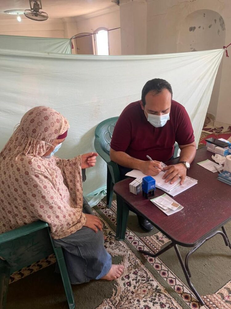 صور.. نواب الإسكندرية ينظمون قافلة طبية مجانية بعزبة عبد المنعم رياض