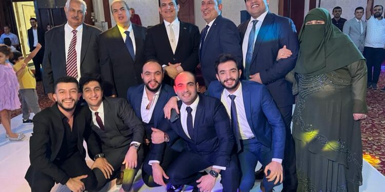 الصحفي حمادة بكر يهنئ القيادي الوفدي أيمن أبو العز بزفاف ابنته  