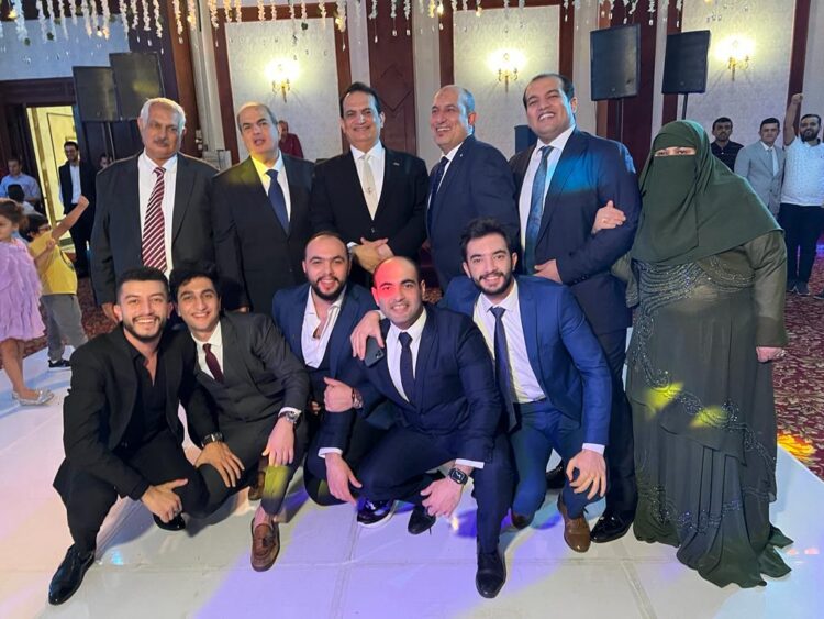 الصحفي حمادة بكر يهنئ القيادي الوفدي أيمن أبو العز بزفاف ابنته  