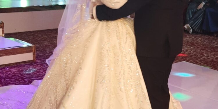 الصحفي حمادة بكر يهنئ القيادي الوفدي أيمن أبو العز بزفاف ابنته  