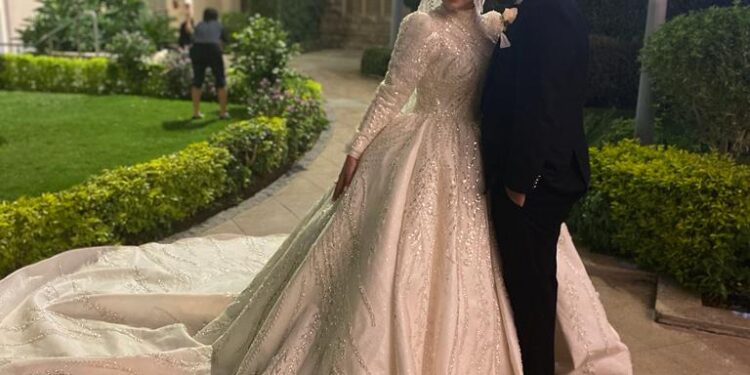 الصحفي حمادة بكر يهنئ القيادي الوفدي أيمن أبو العز بزفاف ابنته  