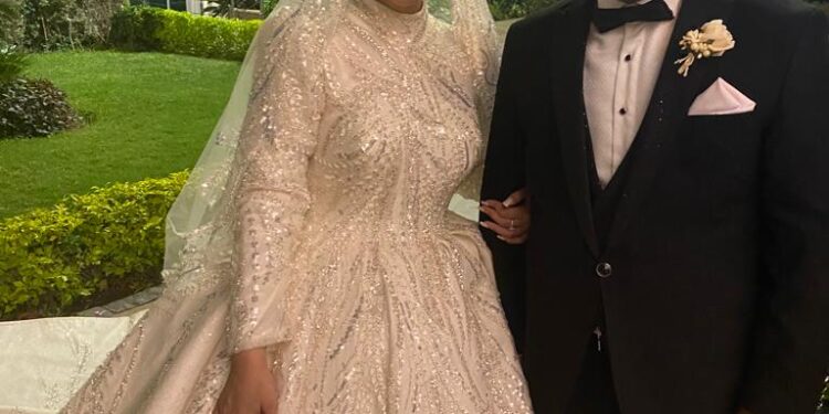 الصحفي حمادة بكر يهنئ القيادي الوفدي أيمن أبو العز بزفاف ابنته  