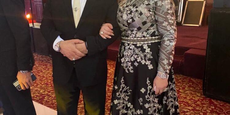 الصحفي حمادة بكر يهنئ القيادي الوفدي أيمن أبو العز بزفاف ابنته  