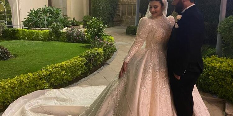 الصحفي حمادة بكر يهنئ القيادي الوفدي أيمن أبو العز بزفاف ابنته  