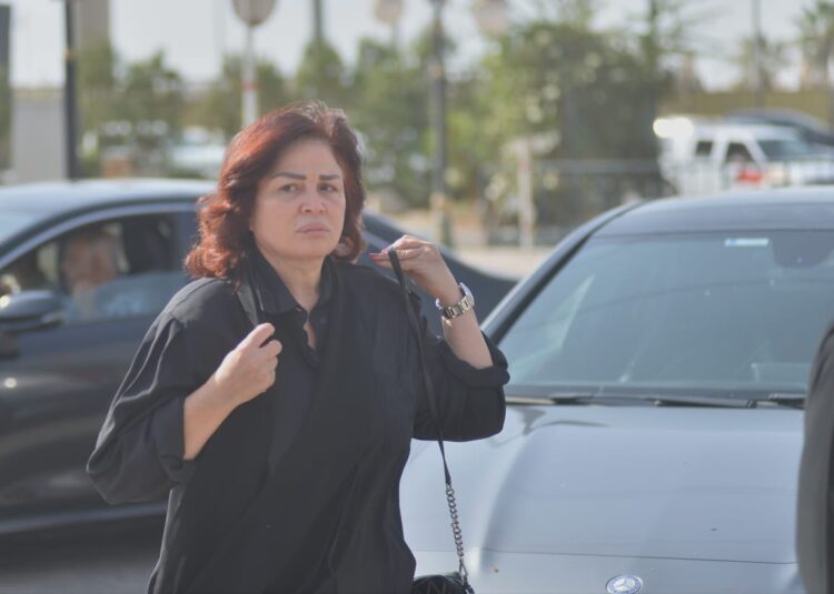 صور.. نجوم الفن يشاركون في جنازة الفنان هشام سليم