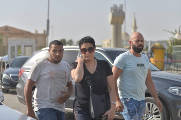 صور.. نجوم الفن يشاركون في جنازة الفنان هشام سليم