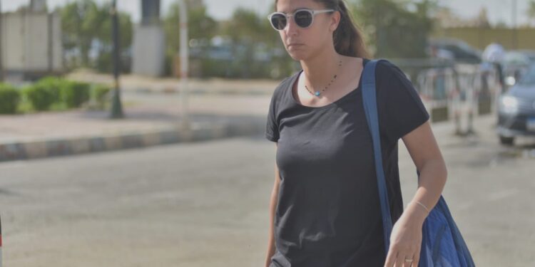 صور.. نجوم الفن يشاركون في جنازة الفنان هشام سليم