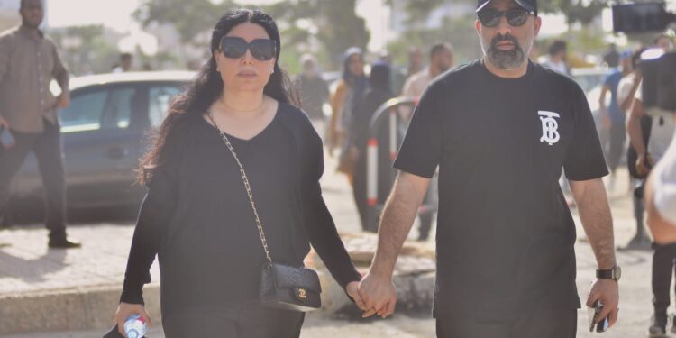 صور.. نجوم الفن يشاركون في جنازة الفنان هشام سليم