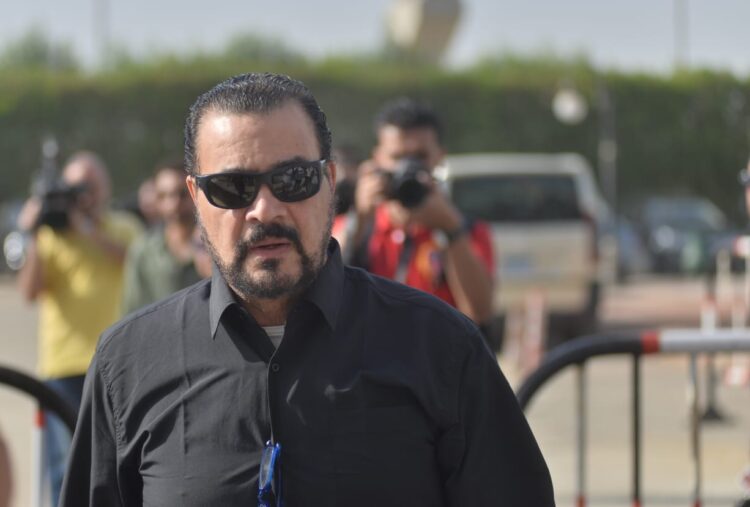 صور.. نجوم الفن يشاركون في جنازة الفنان هشام سليم