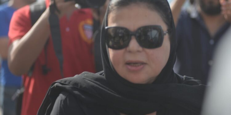 صور.. نجوم الفن يشاركون في جنازة الفنان هشام سليم