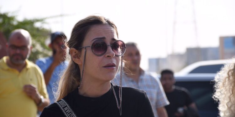 صور.. نجوم الفن يشاركون في جنازة الفنان هشام سليم