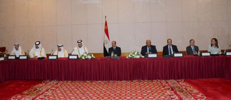 صور..الرئيس السيسي يلتقي ممثلي رابطة رجال الأعمال القطريين بالدوحة