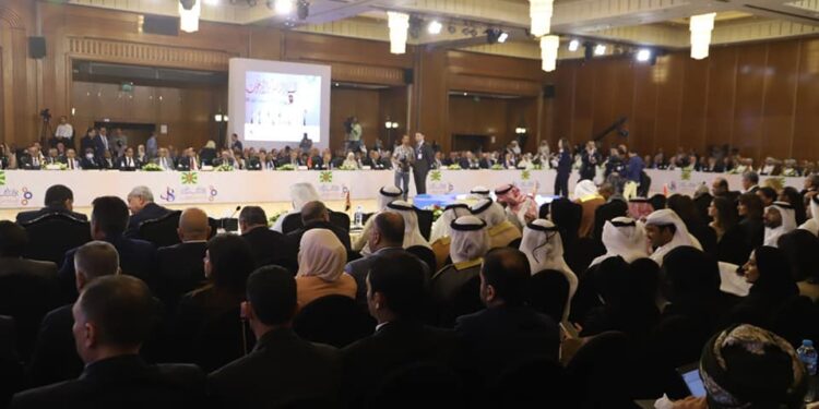 السيسي: نتطلع إلى قرارات وتوصيات تدعم الاقتصاد الرقمي وقضايا التشغيل لدفع عجلة التنمية