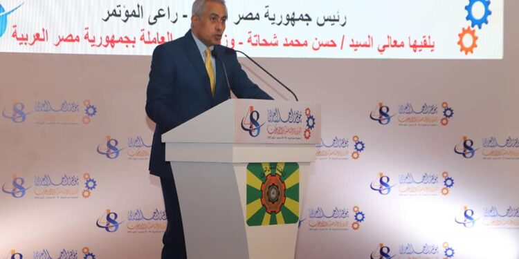 السيسي: نتطلع إلى قرارات وتوصيات تدعم الاقتصاد الرقمي وقضايا التشغيل لدفع عجلة التنمية