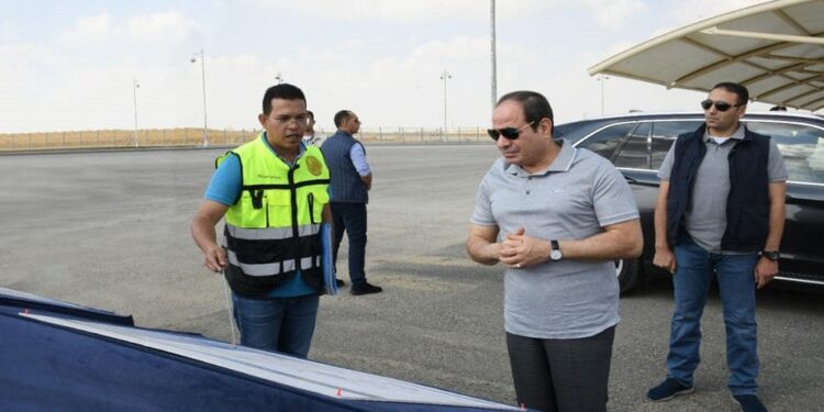 على مساحة ٥٧ فداناً  صور.. الرئيس يتفقد الموقف التنفيذي والإنشائي لمدينة السيارات المتكاملة