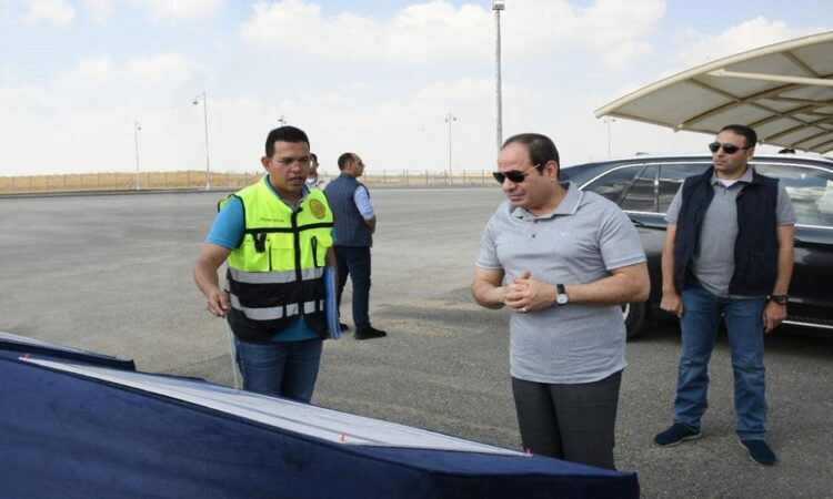 صور.. الرئيس يتفقد الموقف التنفيذي والإنشائي لمدينة السيارات المتكاملة