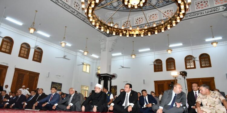 خلال افتتاح المسجد العتيق بحضور وزير الأوقاف ومحافظ الجيزة  علاء عابد: القيادة السياسية تبذل قصارى جهدها لمصلحة الوطن والمواطنين