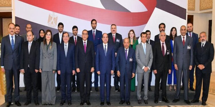 الرئيس السيسي يلتقي رجال الأعمال القطريين على هامش المعرض الدولي الأول للصناعة