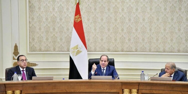 الرئيس السيسي يلتقي رجال الأعمال القطريين على هامش المعرض الدولي الأول للصناعة