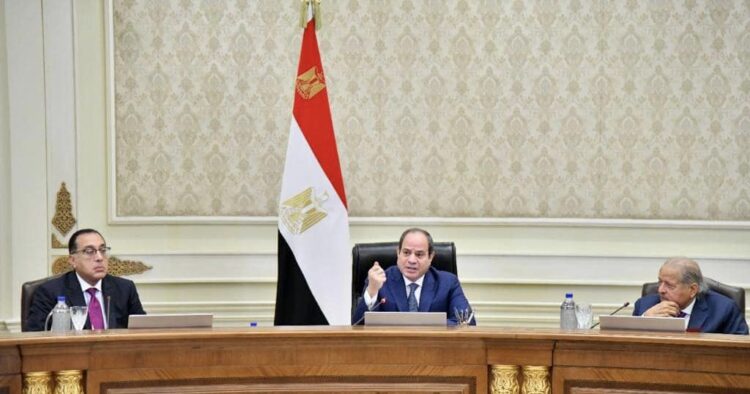 الرئيس السيسي يلتقي رجال الأعمال القطريين على هامش المعرض الدولي الأول للصناعة