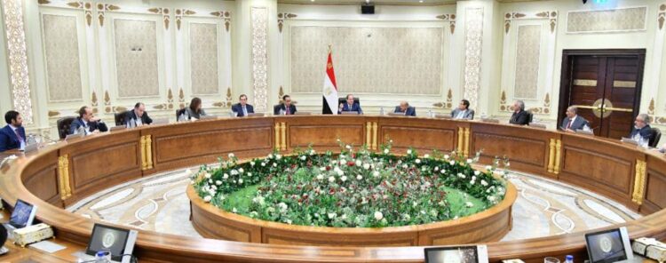 الرئيس السيسي يلتقي رجال الأعمال القطريين على هامش المعرض الدولي الأول للصناعة
