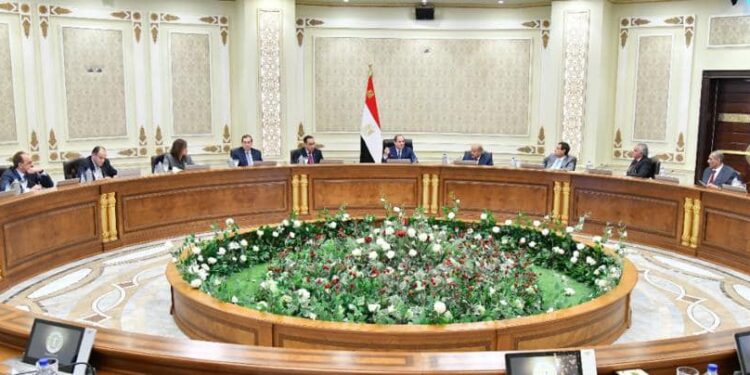 الرئيس السيسي يلتقي رجال الأعمال القطريين على هامش المعرض الدولي الأول للصناعة