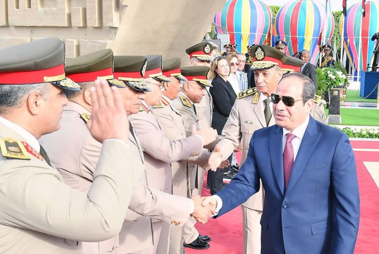 صور.. الرئيس السيسي يضع أكاليل الزهور على قبر الجندي المجهول بمناسبة نصر أكتوبر