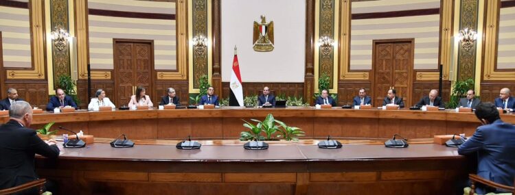 الرئيس السيسي يجري حوارا مفتوحا مع مجموعة رجال الأعمال والمستثمرين المصريين