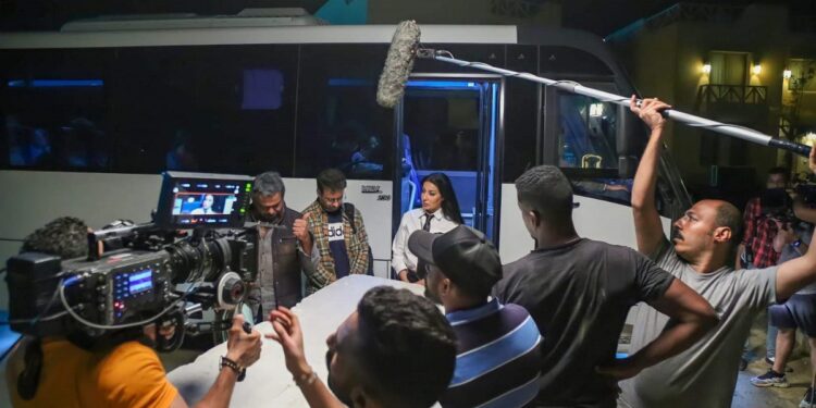 صور.. سمية الخشاب في العين السخنة بسبب «أرواح خفية»