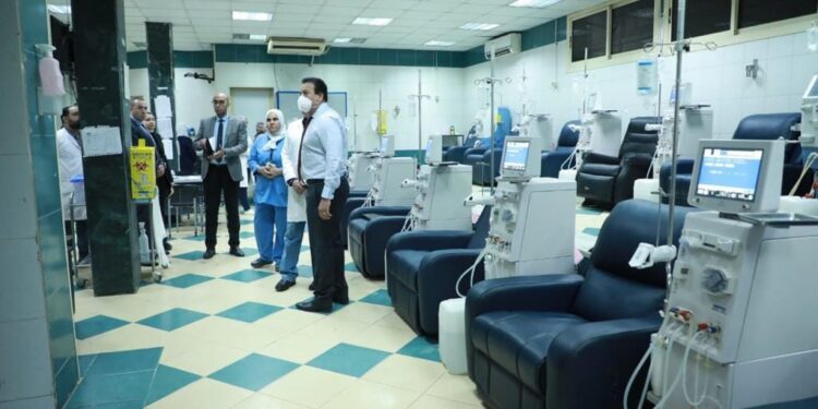 ضمن جولاته الميدانية المفاجئة  وزير الصحة يتفقد 3 مستشفيات ومكتب صحة المنيل بمحافظة القاهرة