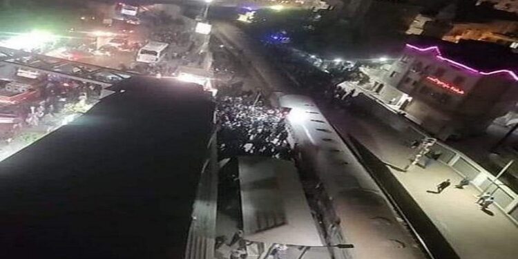 فيديو وصور.. انحراف قطار عن مساره في القليوبية