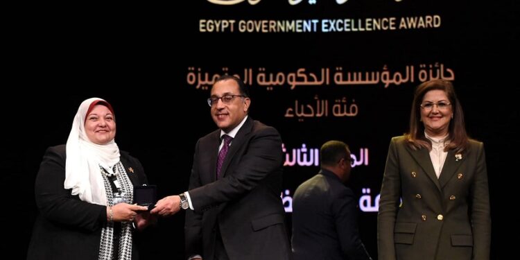 رئيس الوزراء: جائزة التميّز الحكومي تعكس حرص الدولة على تحفيز المنافسة بين العاملين بالدولة