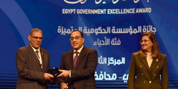 رئيس الوزراء: جائزة التميّز الحكومي تعكس حرص الدولة على تحفيز المنافسة بين العاملين بالدولة