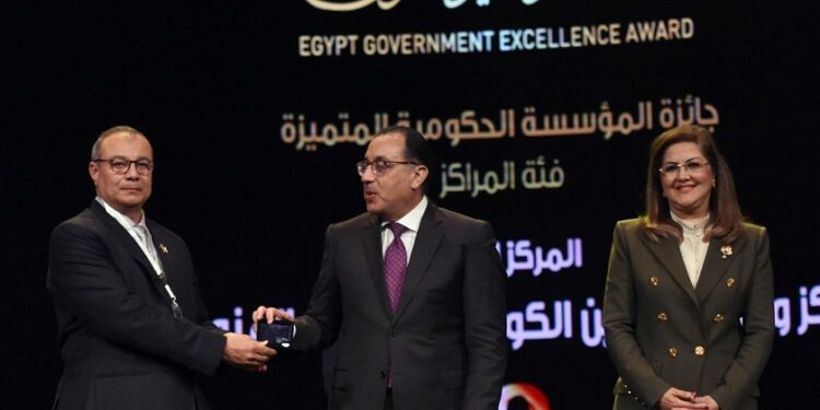 رئيس الوزراء: جائزة التميّز الحكومي تعكس حرص الدولة على تحفيز المنافسة بين العاملين بالدولة
