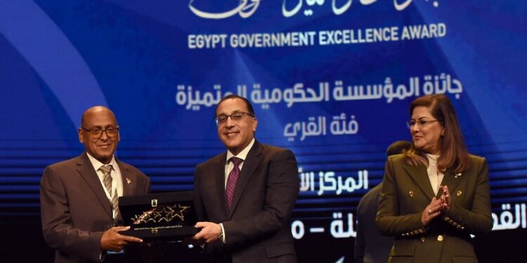 رئيس الوزراء: جائزة التميّز الحكومي تعكس حرص الدولة على تحفيز المنافسة بين العاملين بالدولة