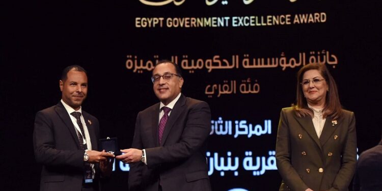 رئيس الوزراء: جائزة التميّز الحكومي تعكس حرص الدولة على تحفيز المنافسة بين العاملين بالدولة