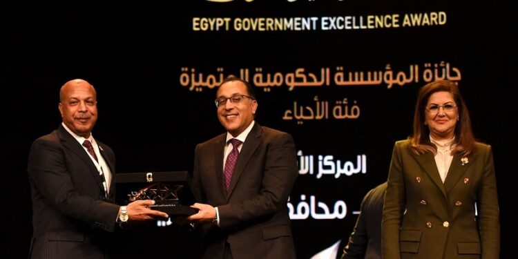 رئيس الوزراء: جائزة التميّز الحكومي تعكس حرص الدولة على تحفيز المنافسة بين العاملين بالدولة